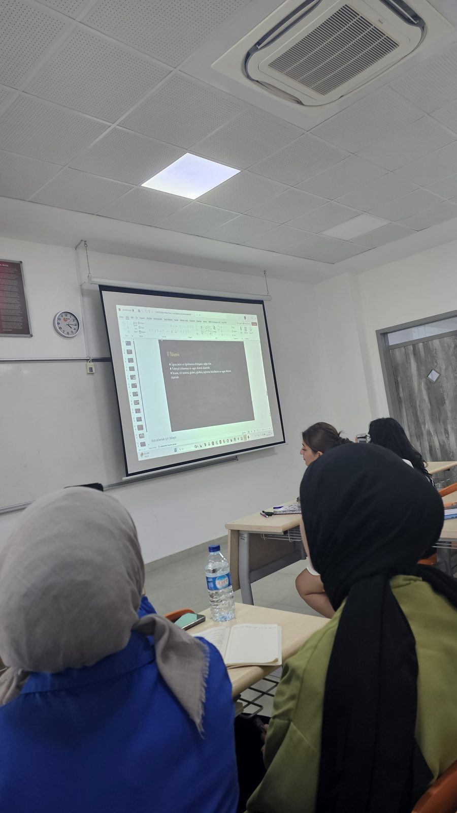 Sınıf Yönetimi: Sınıfın Fiziksel Düzenini Oluşturma ve İdeal Oturma Düzenleri - Sayfa 10